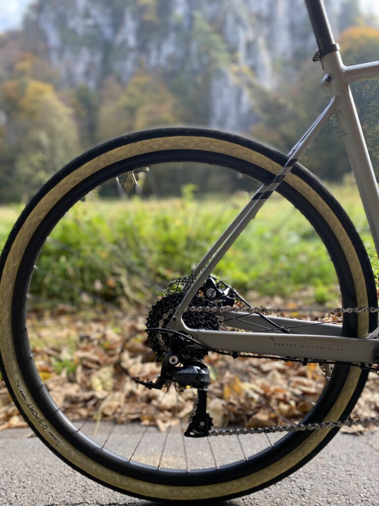 Czy gravel może zastąpić rower szosowy? 4