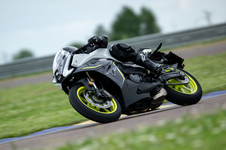 Benelli Tornado 550 motocykl sportowy na torze