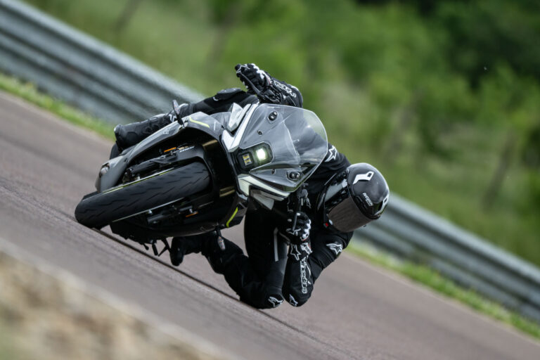 Benelli Tornado 550 motocykl sportowy na torze