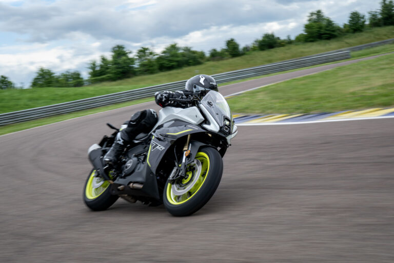 Benelli Tornado 550 motocykl sportowy na torze