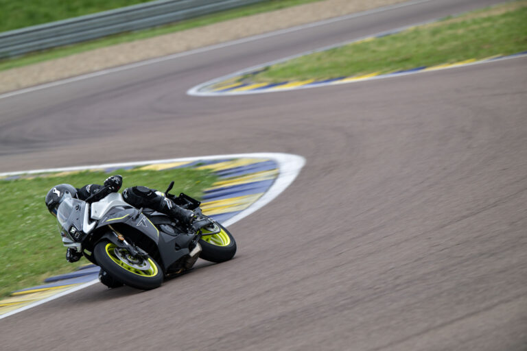 Benelli Tornado 550 motocykl sportowy na torze