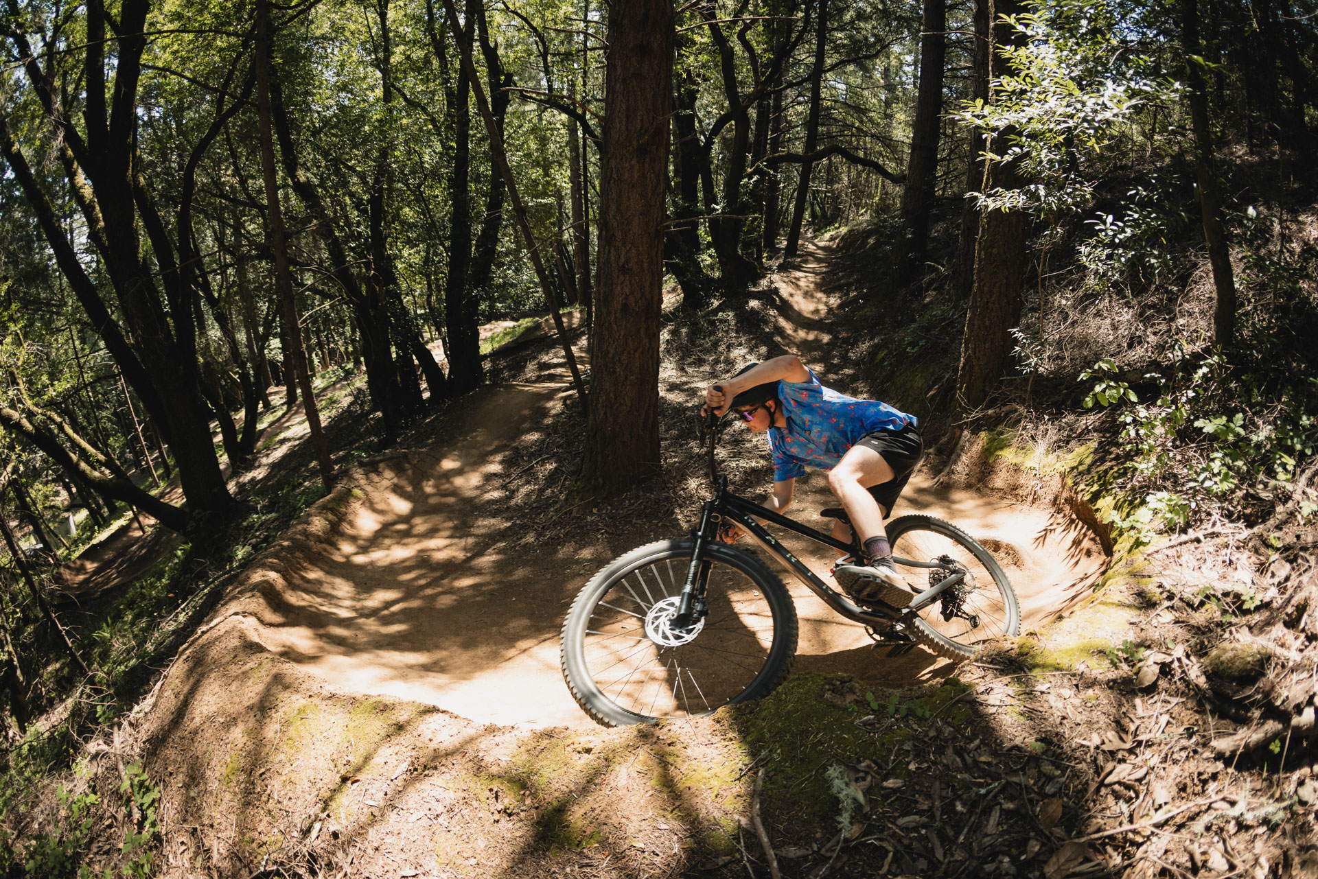 Jak wybrać rowery z pełnym zawieszeniem – przewodnik po kategoriach: trail, enduro i downhill 18