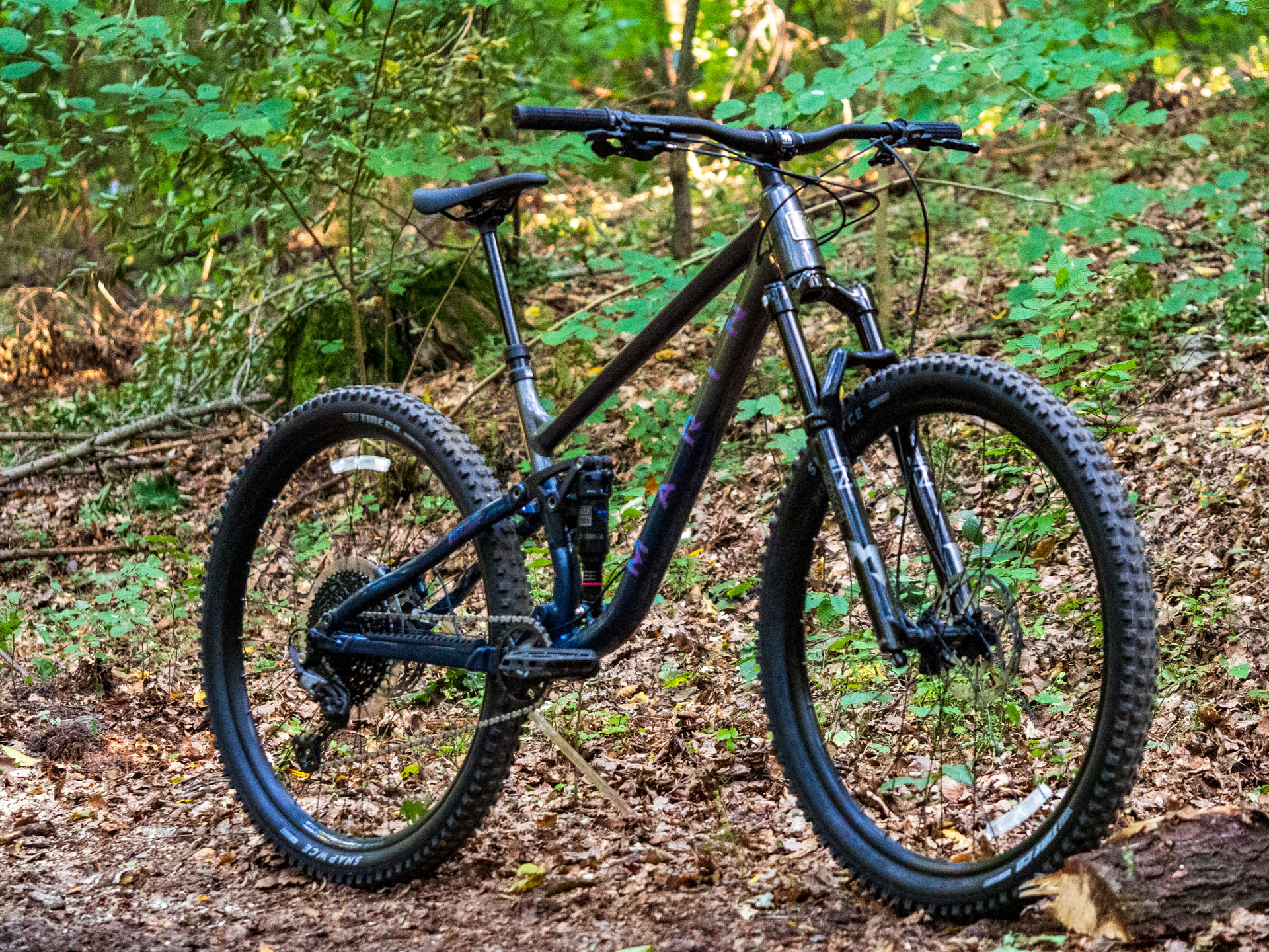 Jak wybrać rowery z pełnym zawieszeniem – przewodnik po kategoriach: trail, enduro i downhill 10