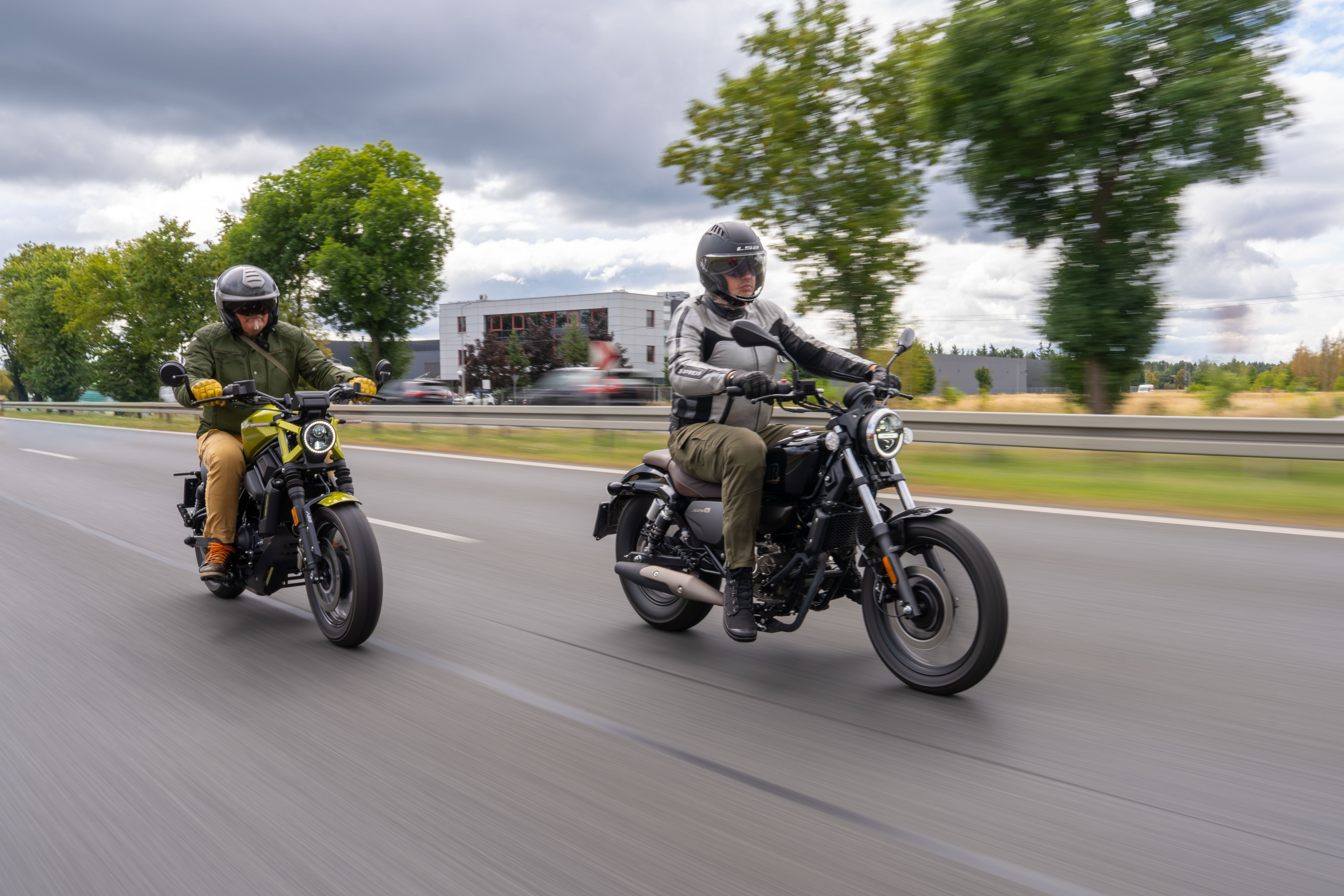 Zontes 125C vs. QJMOTOR SRV 125. Poręczne customy 7
