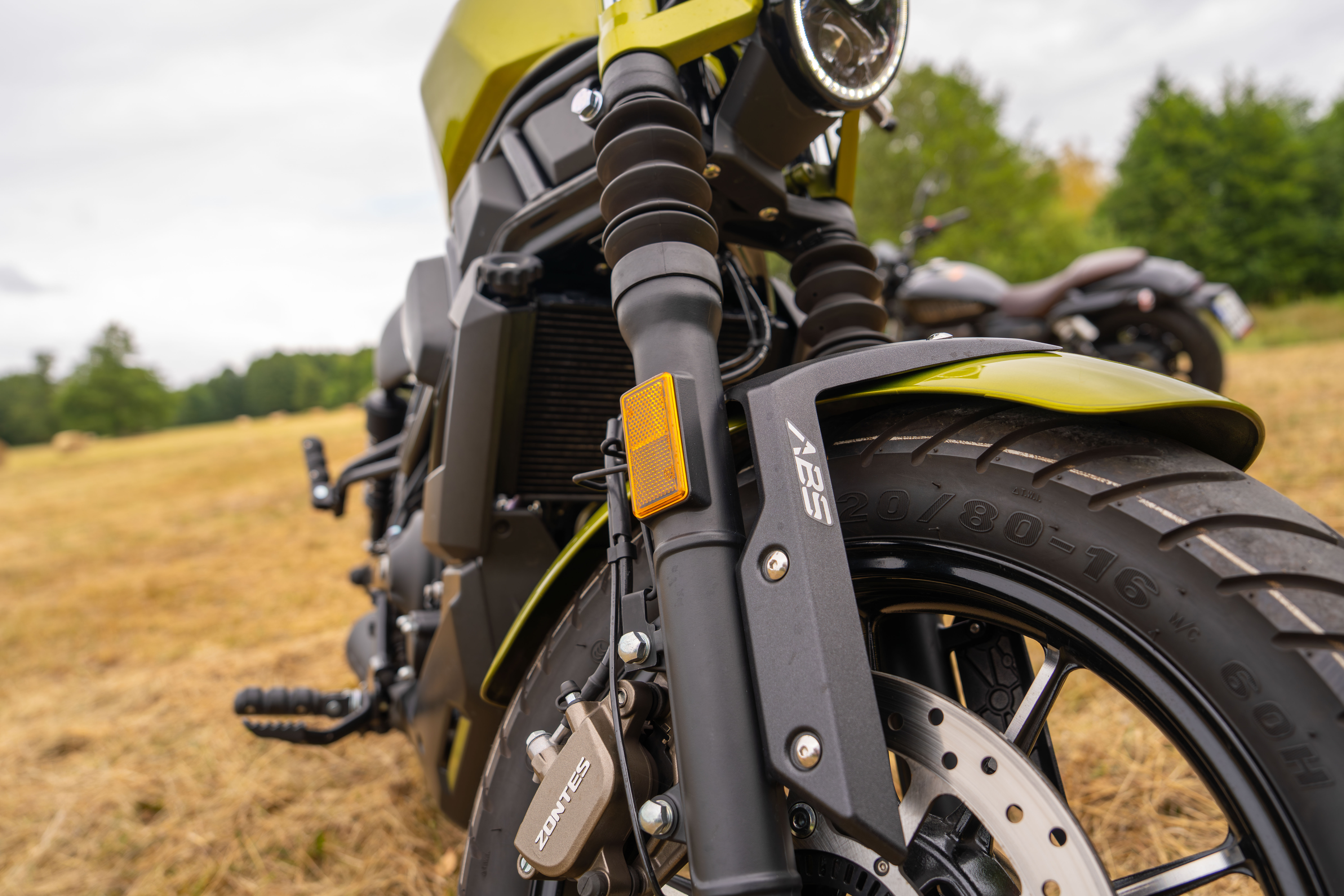 Zontes 125C vs. QJMOTOR SRV 125. Poręczne customy 3