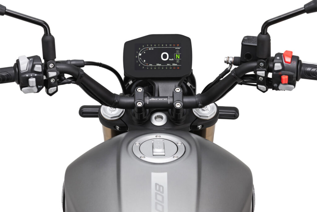 Benelli Leoncino 800 lp 8