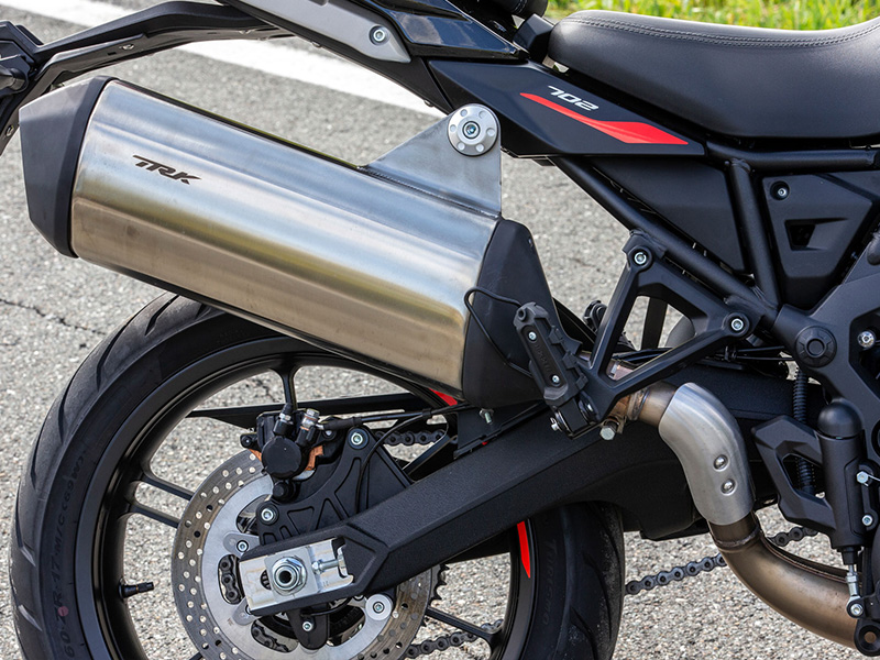 Odświeżony Benelli TRK 702/X 2026 z kompletem kufrów 8