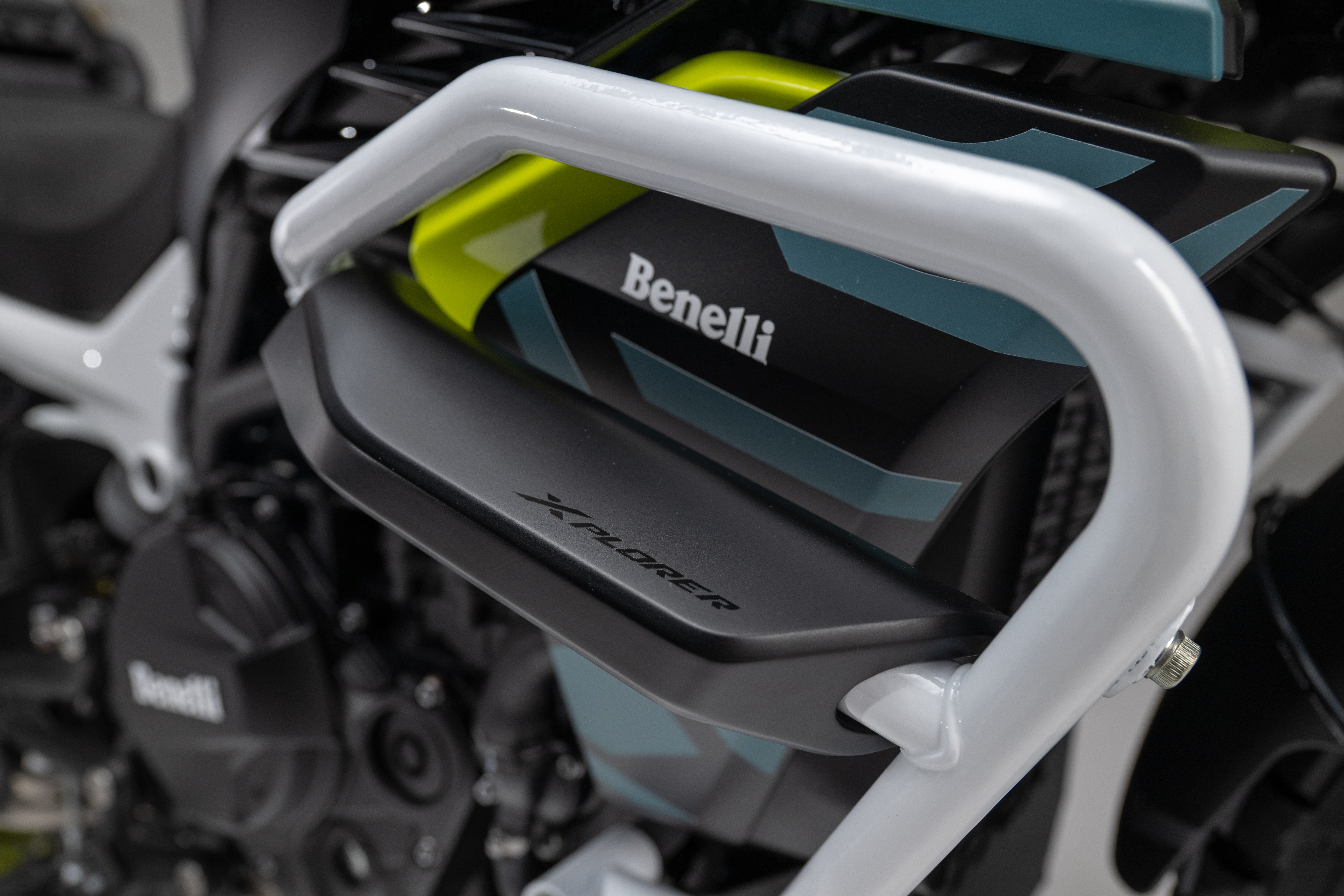 Benelli TRK 902 Stradale i Xtreme z kompletem kufrów 5