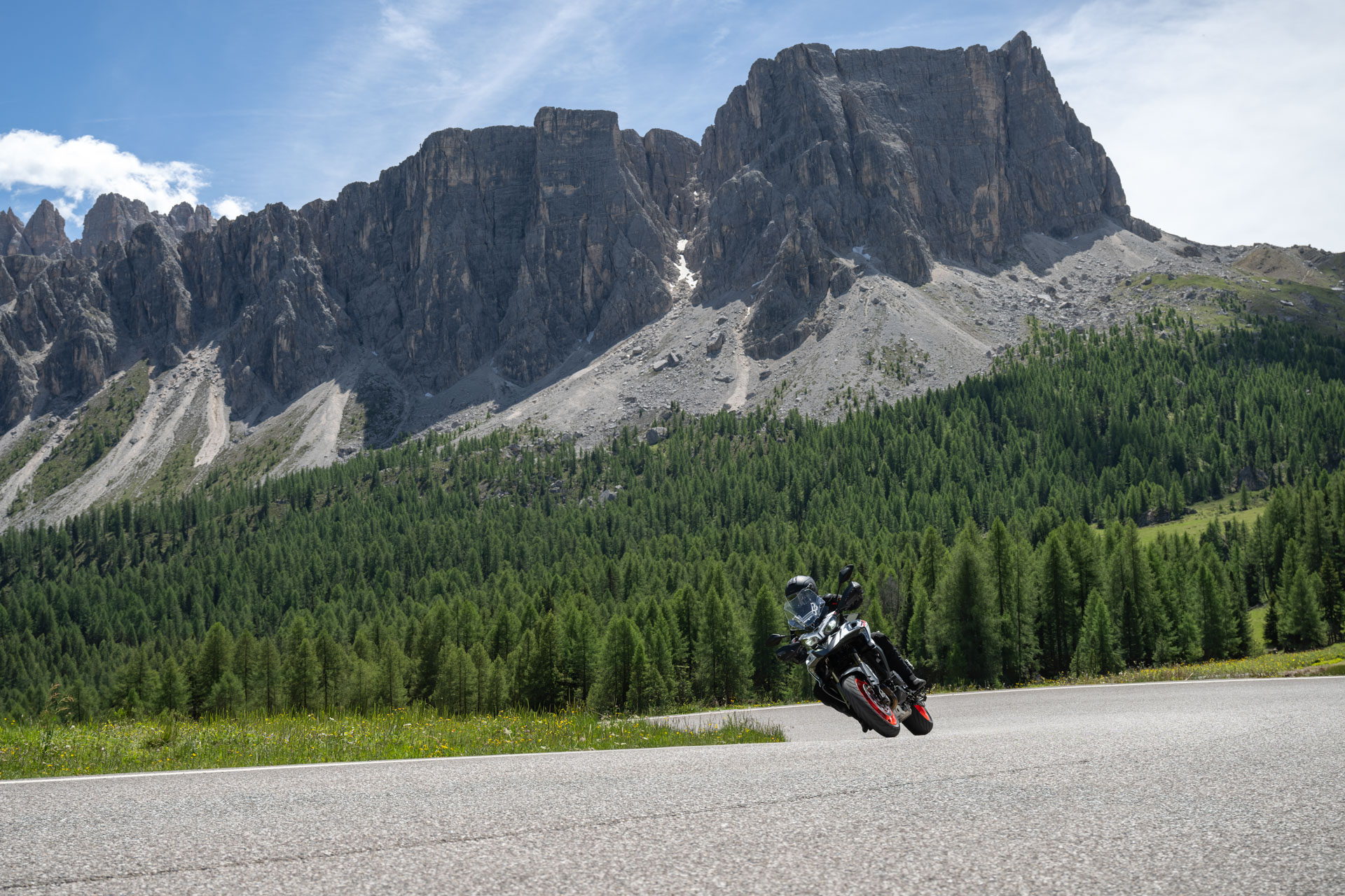 Benelli TRK 902 Stradale i Xtreme z kompletem kufrów 2