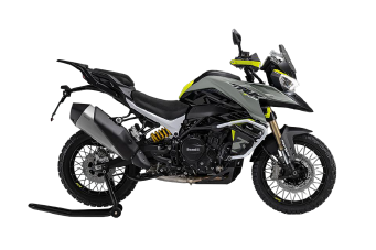 Benelli TRK 902 Stradale i Xtreme z kompletem kufrów 11