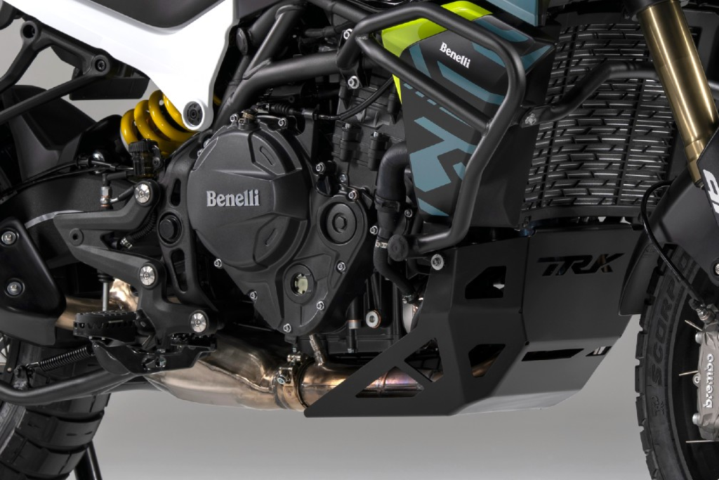 Benelli TRK 902 Stradale i Xtreme z kompletem kufrów 19