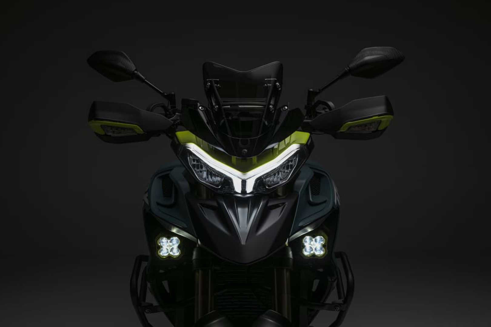 Benelli TRK 902 Stradale i Xtreme z kompletem kufrów 4